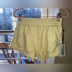 Daily Drills Super Shorts Lemonade Monochrome